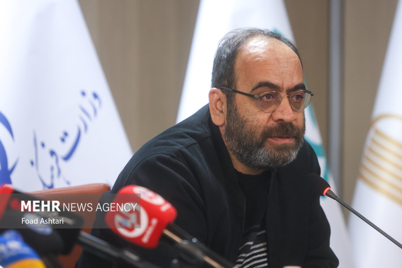 تلاش برای داوری آثار بدون دخالت نهادهای بیرونی