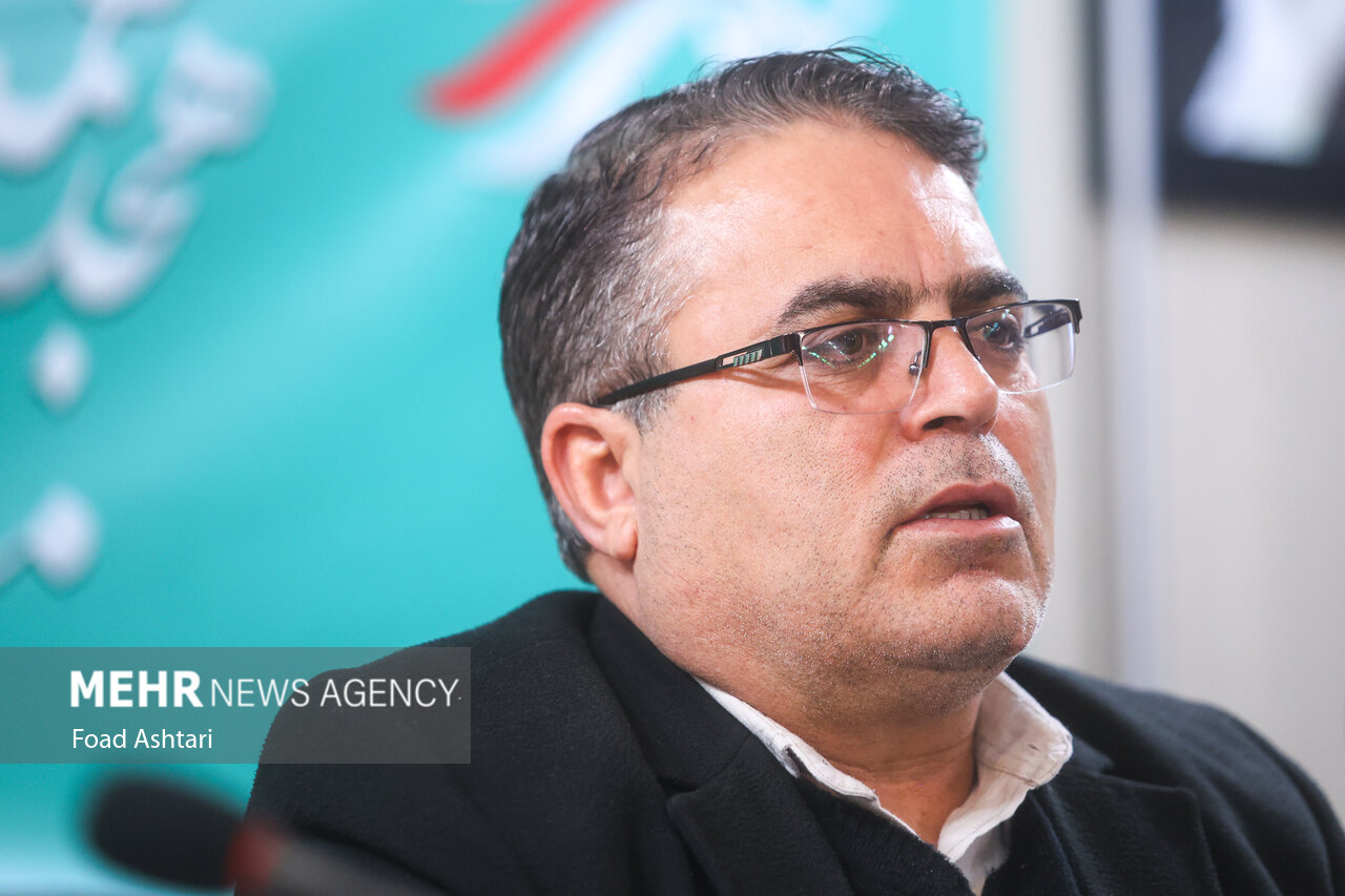 تلاش برای داوری آثار بدون دخالت نهادهای بیرونی