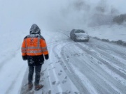 تردد در جاده های کوهستانی استان زنجان تنها با زنجیر چرخ امکان پذیراست