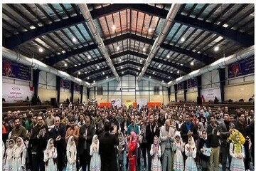 شب « دختر پدری» در بیرجند؛ حضور ۳۶۰ پدر در جشن دانش آموزی