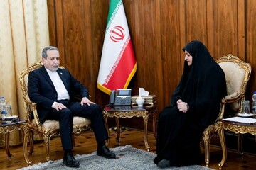 القنصلة الايرانية في ألماتي تلتقي عراقجي