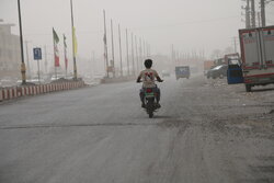 ورود طوفان و گرد و خاک به هرمزگان؛ گرد و خاک هشتبندی را در نوردید