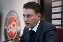 کار تراکتور برای قهرمانی تمام نشده/ با نظر سرمربی تیم را تقویت می کنیم