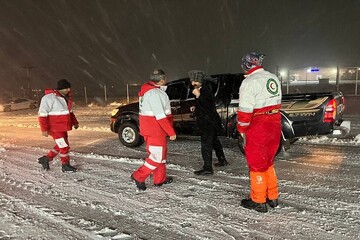 فوت ۱۰ نفر در برف و کولاک؛ امدادرسانی به ۲۵ هزار نفر توسط هلال احمر