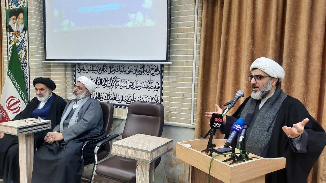 بازاریان در وسط میدان فتنه‌ها را پس می‌زنند؛ بازار، کانون جهاد تبیین