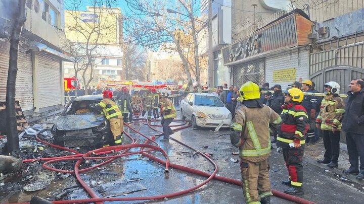 تلاش ۴۰ آتش نشان برای مهار حریق گسترده در خیابان امام رضا (ع) مشهد