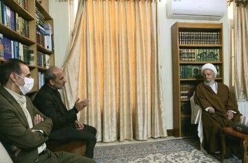 آیت الله مکارم شیرازی: گرانی ها از دغدغه‌های جدی جامعه است