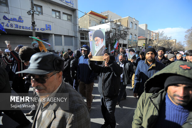 راهپیمایی مردم همدان در محکومیت هتک حرمت قرآن کریم