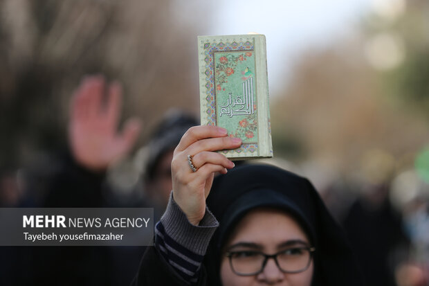 راهپیمایی انزجاری در محکومیت هتک حرمت به قرآن و مقدسات در همدان