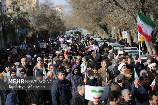 راهپیمایی انزجاری در محکومیت هتک حرمت به قرآن و مقدسات در همدان
