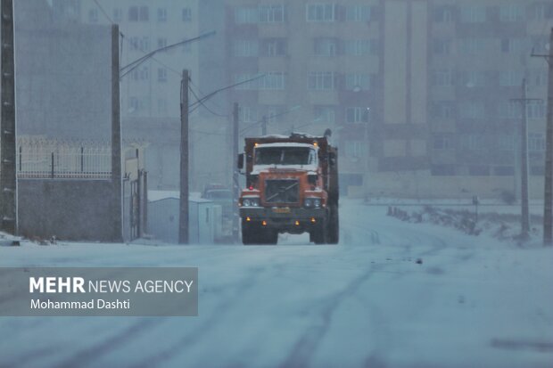 بارش برف و کولاک شدید در اردبیل