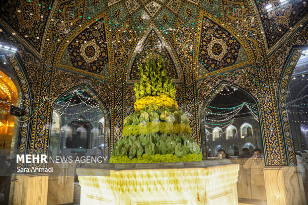 حرم مطهر امام رضا(ع) در شب میلاد حضرت علی(ع) حرم مطهر امام رضا(ع) در شب میلاد حضرت علی(ع)