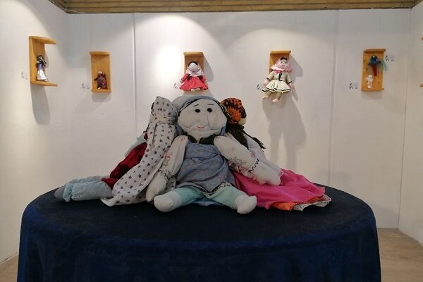 آييني،گذاشته_شده_است،عروسك،بومي،كانون