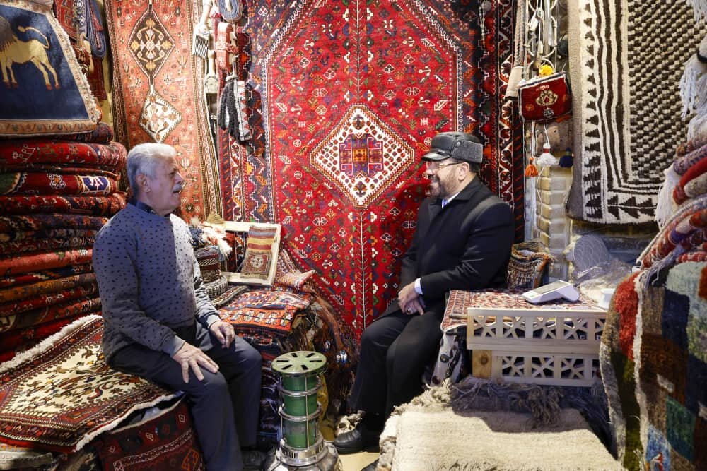 استاندار فارس پای صحبت‌های کسبه و بازاریان شیراز نشست