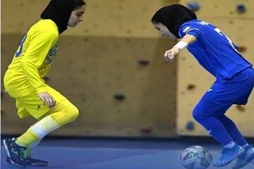 استقلال با برد ۸ گله صدر جدول را پس گرفت