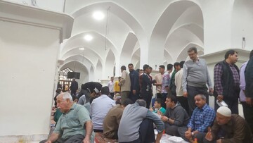 شکوه نخستین افطار معتکفان در مساجد استان یزد