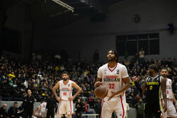 جدال دورا دور مدافع قهرمانی لیگ بسکتبال با استقلال در دیداری معوقه