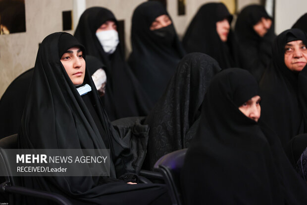 Ayetullah Hamaney şehit ailelerini kabul etti