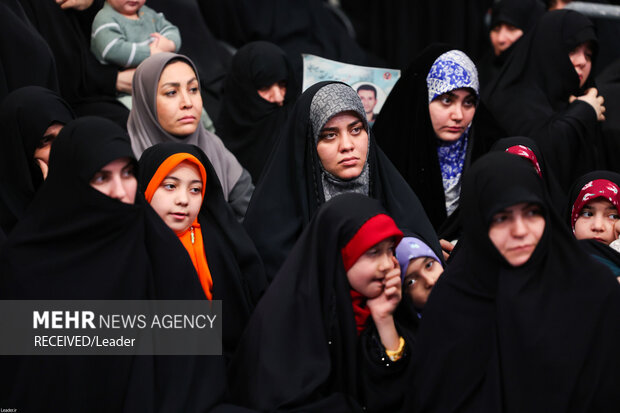 Ayetullah Hamaney şehit ailelerini kabul etti