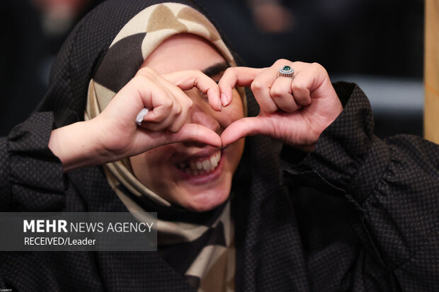 Ayetullah Hamaney şehit ailelerini kabul etti