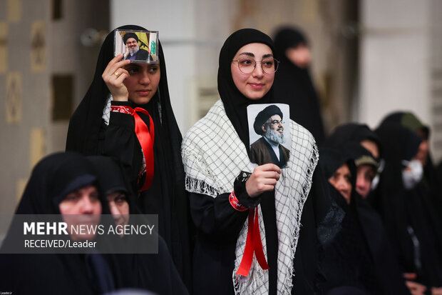 Ayetullah Hamaney şehit ailelerini kabul etti