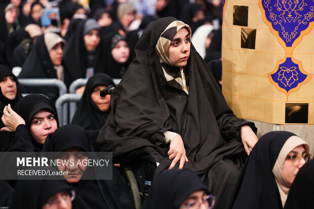 Ayetullah Hamaney şehit ailelerini kabul etti