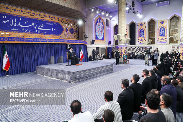 Ayetullah Hamaney şehit ailelerini kabul etti