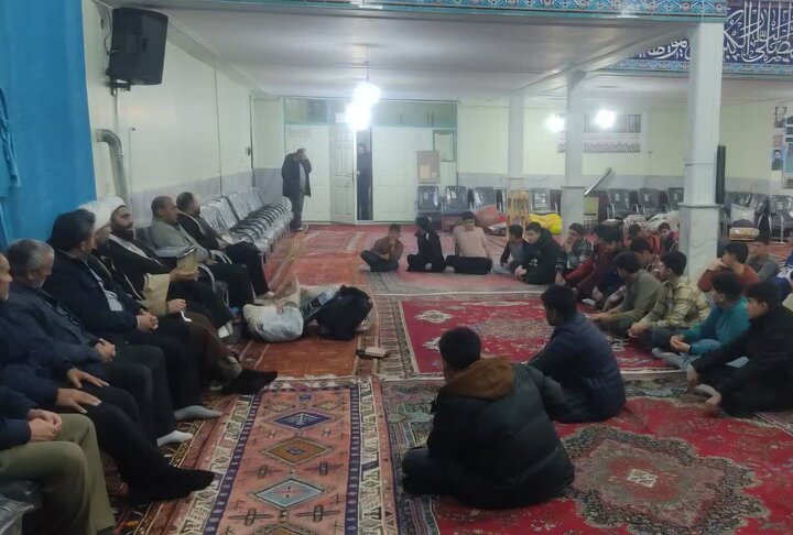 استقبال امام جمعه چاراویماق از معتکفین نوجوان و جوان