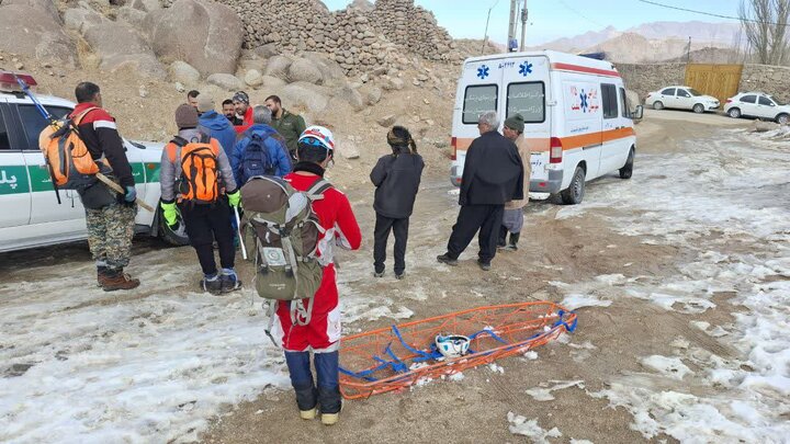 نجات کوهنورد مصدوم در برفخانه طزرجان