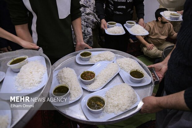 مراسم معنوی اعتکاف دانش‌آموزان و مادران در مسجد جامع سنندج