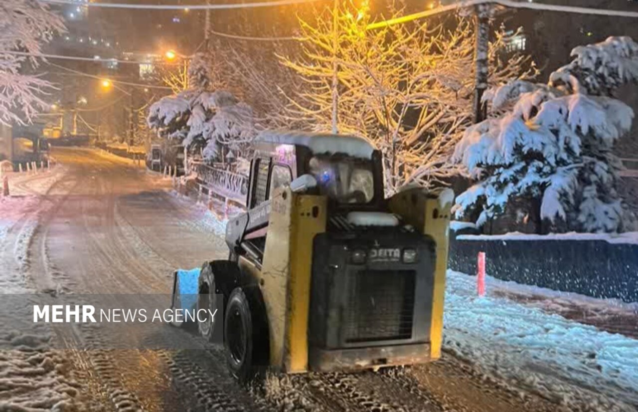 بارش برف در ماسوله؛ محدودیت ترافیکی برای خودروهای فاقد زنجیرچرخ بارش برف در ماسوله؛ محدودیت ترافیکی برای خودروهای فاقد زنجیرچرخ