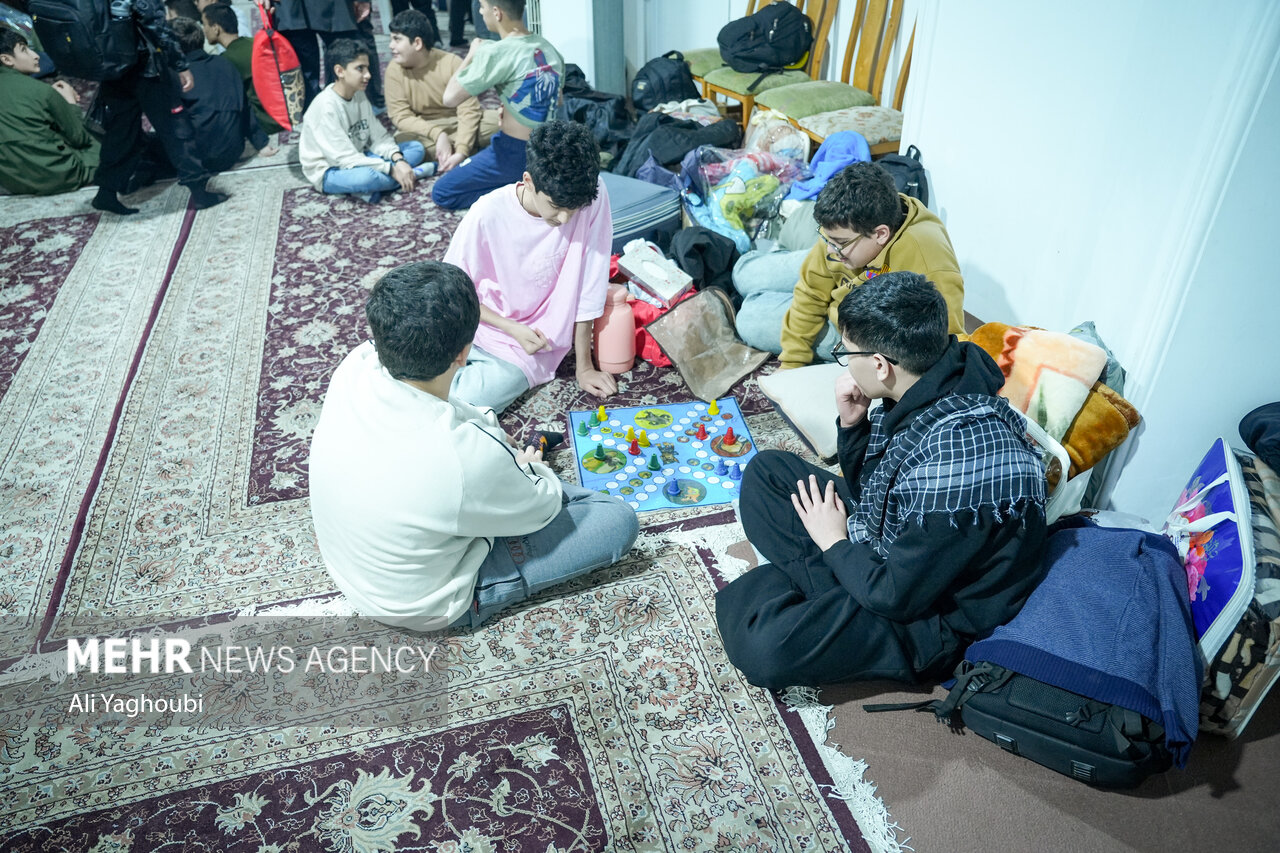 اعتکاف نوجوانان در مسجد کاسه فروشان رشت