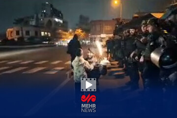 غافلگیری مأمور پلیس در کف خیابان!