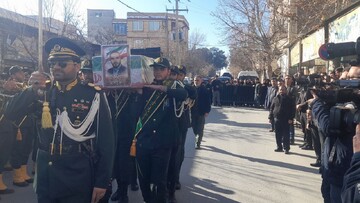 پیکر شهید بسیجی «علی عزیزی» در هرسین تشییع شد +تصاویر