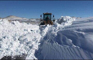 بارش بی‌سابقه برف در بانه؛ ارتفاع برف در گردنه‌ها به ۵.۴ متر رسید
