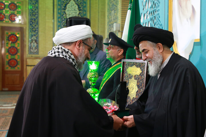 تجلیل از پدران شهدا در محفل قرآنی آستان مسجد جمکران تجلیل از پدران شهدا در محفل قرآنی آستان مسجد جمکران