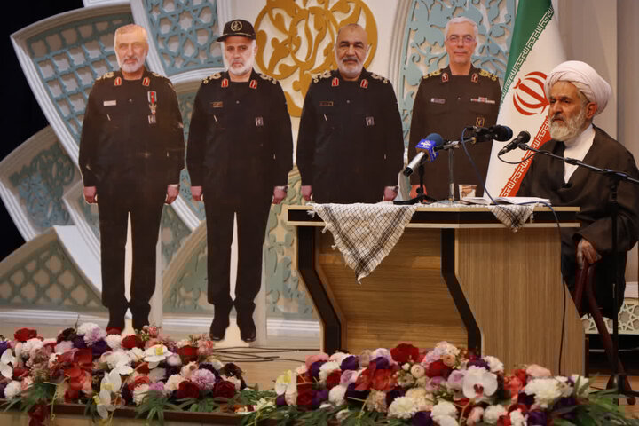 مشاور فرمانده کل سپاه: دشمن در جنگ سخت شکست خورد و به جنگ نرم پناه برد