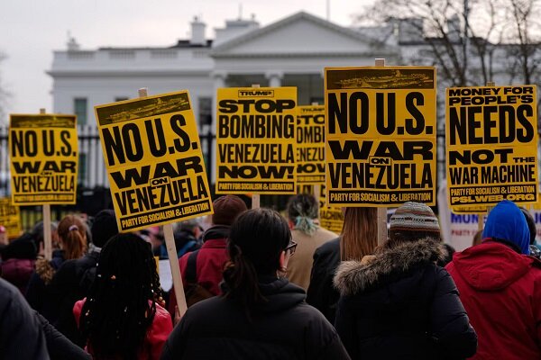 Venezuela'ya saldırının ardından ABD'de halk sokağa döküldü!