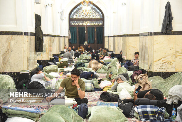 مراسم معنوی اعتکاف در حرم رضوی