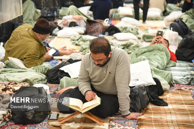 مراسم معنوی اعتکاف در حرم رضوی