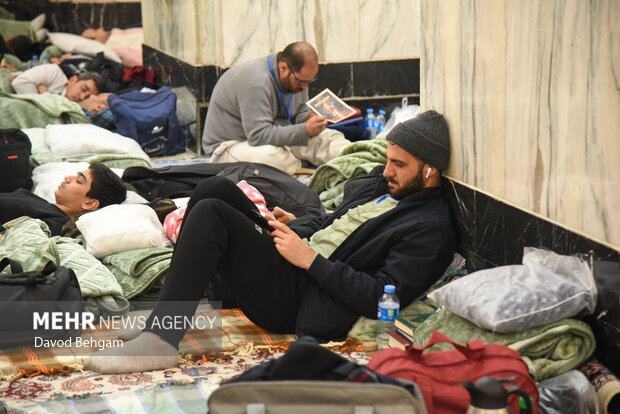 مراسم معنوی اعتکاف در حرم رضوی