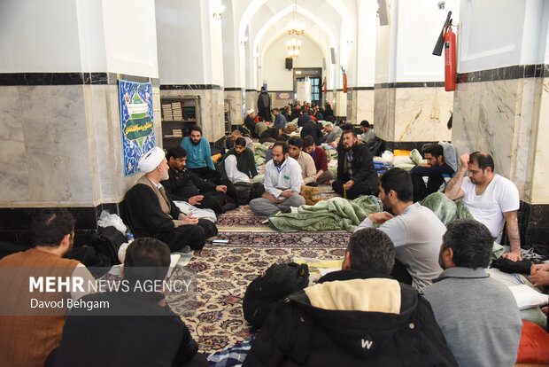 مراسم معنوی اعتکاف در حرم رضوی