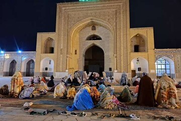 عطر اعتکاف در مسجد امام کرمان؛ خلوت دختران دانش آموز با پروردگار