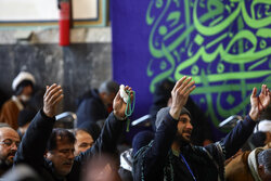 مناجات خوانی در حرم امام رضا(ع) همزمان با هشتمین شب ماه مبارک رمضان