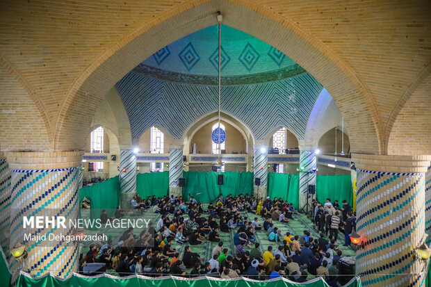 مراسم معنوی اعتکاف دانش‌آموزی در یزد
