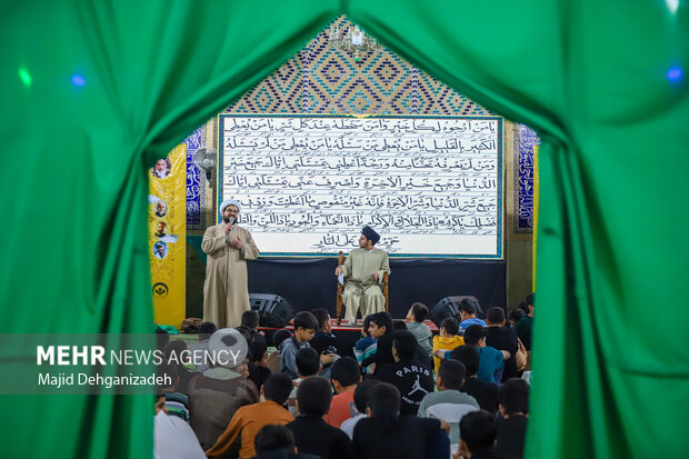 مراسم معنوی اعتکاف دانشآموزی در یزد مراسم معنوی اعتکاف دانشآموزی در یزد