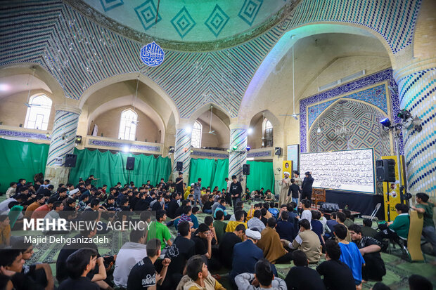 مراسم معنوی اعتکاف دانش‌آموزی در یزد