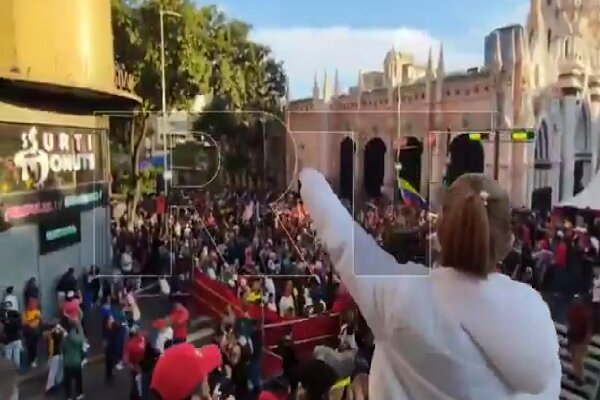 Venezuela'da halk sokaklarda