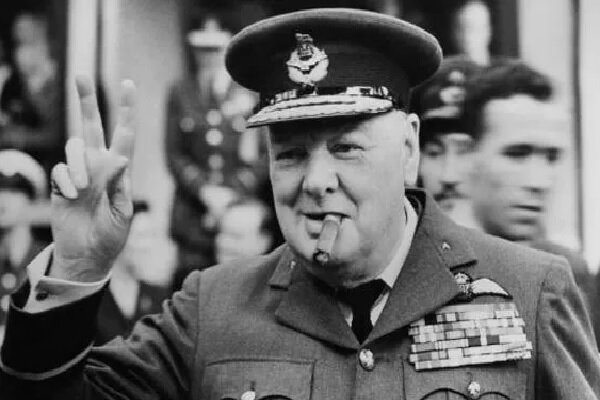 مێژوو دووپات دەبێتەوە؛ کورد خەیانەتەکانی چەرچیل فەرامۆش ناکات