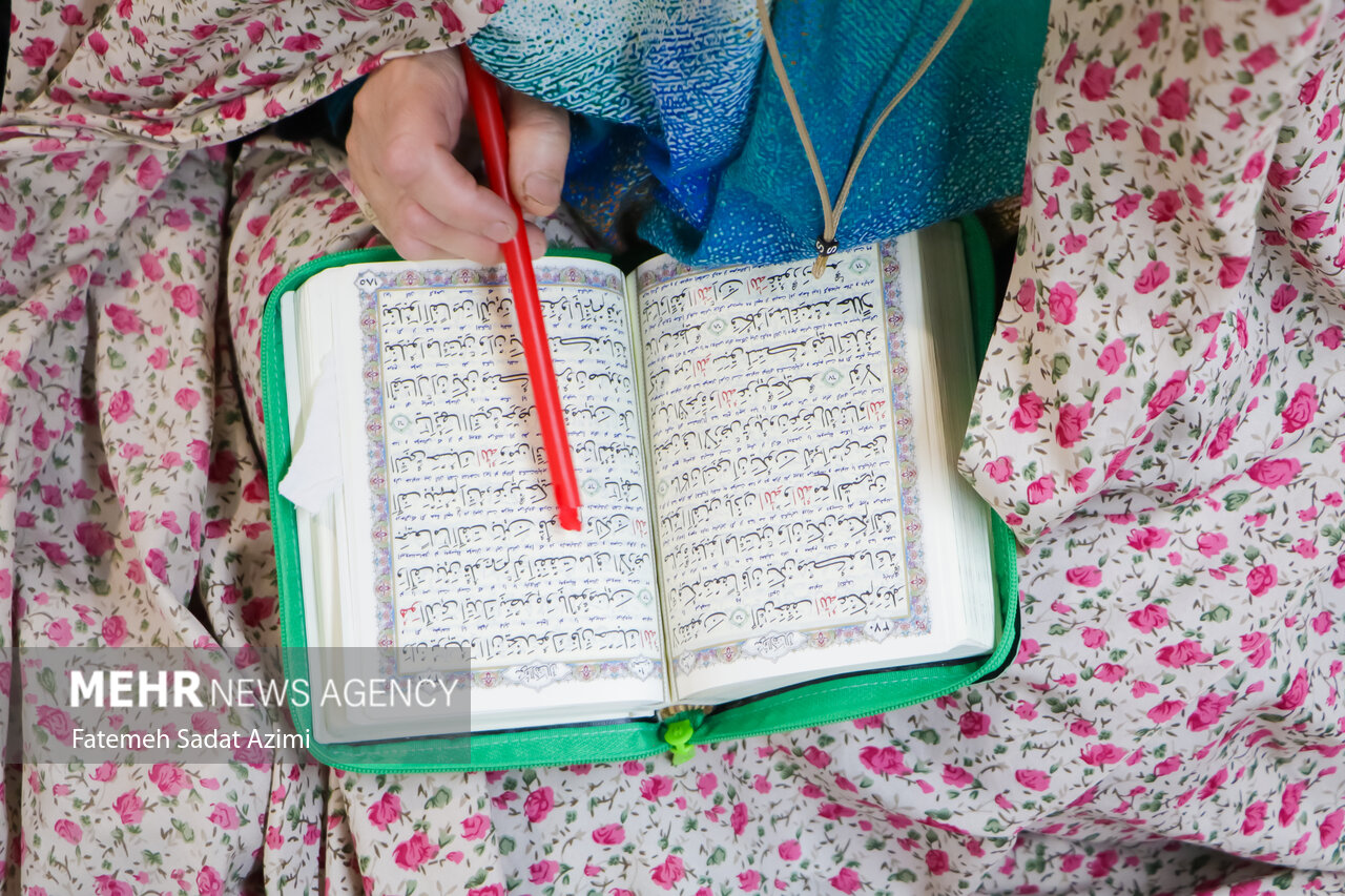 سردادن شعار «مرگ بر اسرائیل» و «مرگ بر آمریکا» در مراسم اعتکاف بروجرد